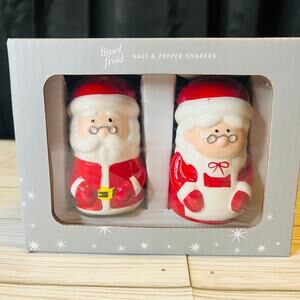 Santa And Mrs Clause Salt And Pepper Shaker